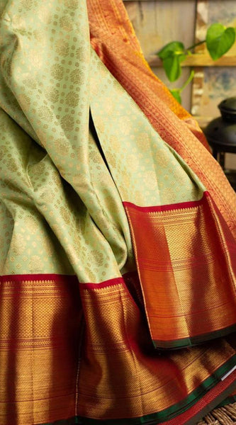 Flawless Lichi Silk Saree with Exclusive Zari Weaving