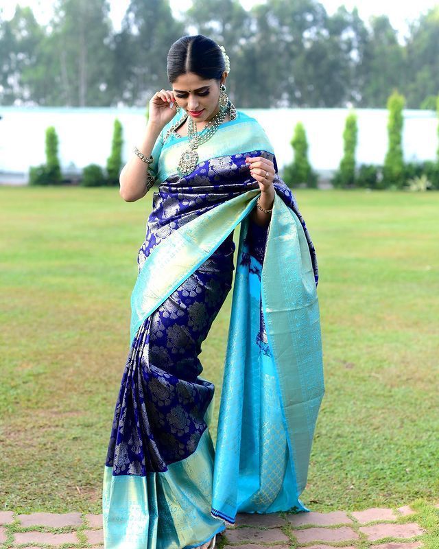 Timeless Beauty Lichi Silk Saree with Elegant Zari Border
