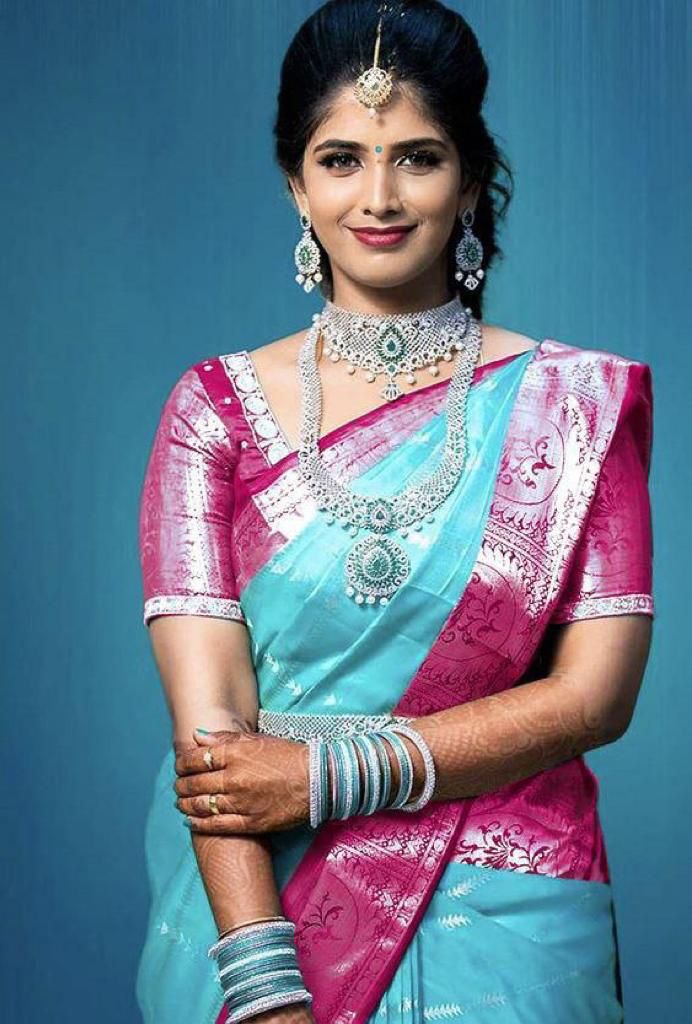 Luxury Silk Saree with Lichi Fabric & Exquisite Zari Art