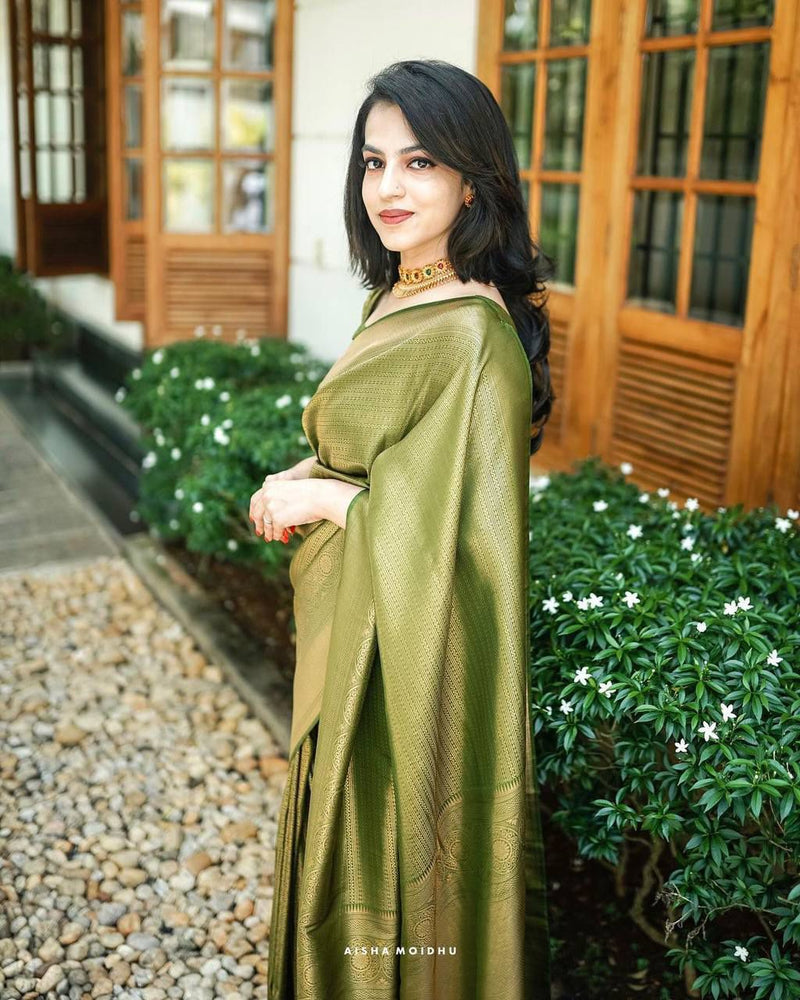 Elegant Designer Lichi Silk Saree with Classy Zari Pattern