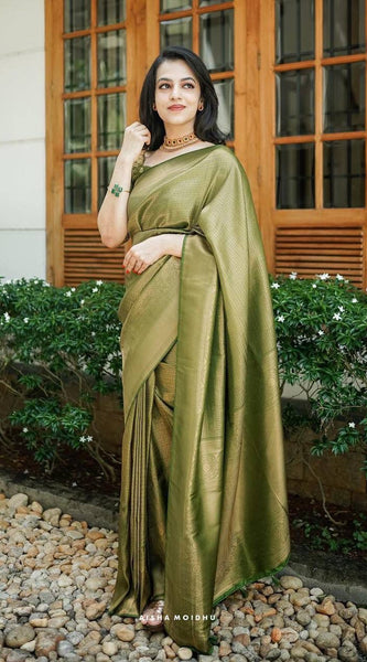 Elegant Designer Lichi Silk Saree with Classy Zari Pattern