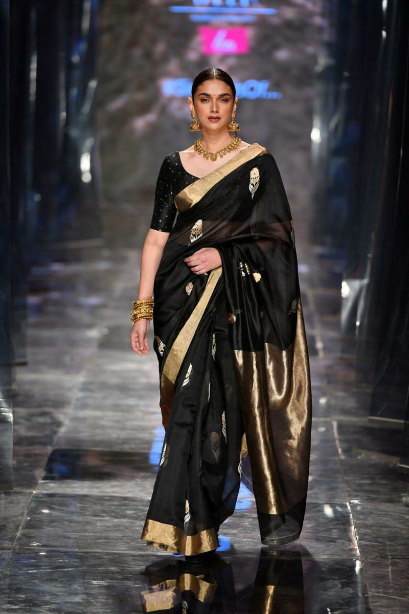 Gorgeous Lichi Silk Saree with Grand Zari Pallu