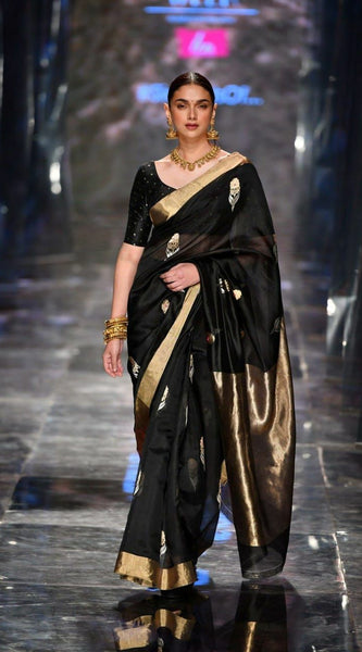Gorgeous Lichi Silk Saree with Grand Zari Pallu
