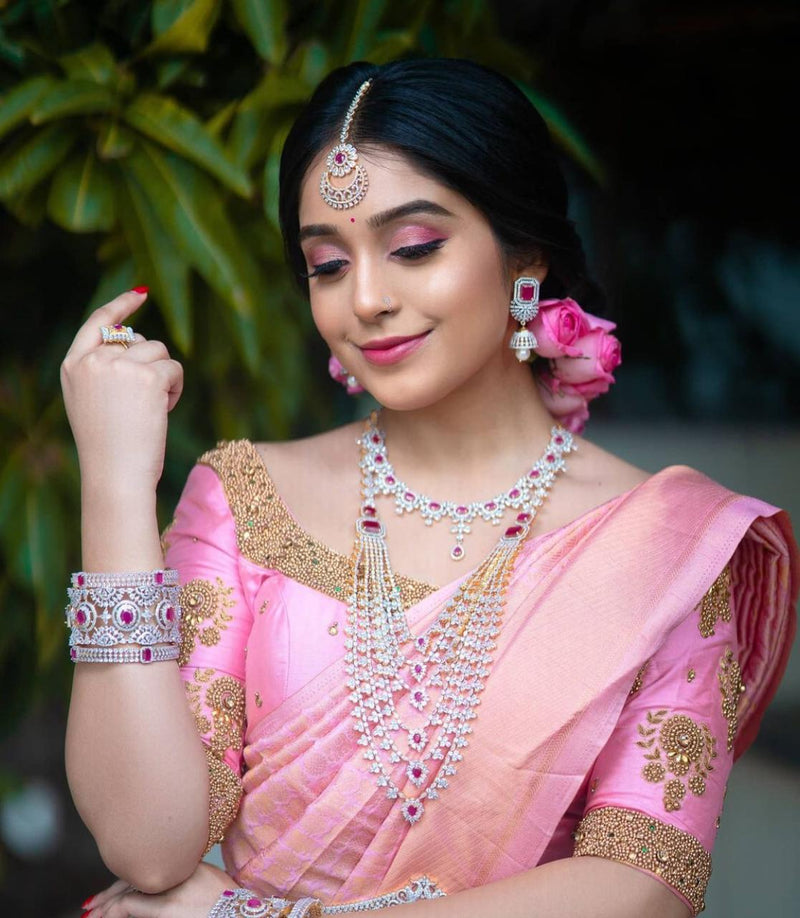 Timeless Lichi Silk Saree with Intricate Zari Weaving
