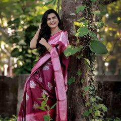 Exquisite Lichi Silk Saree with Stylish Zari Detailing