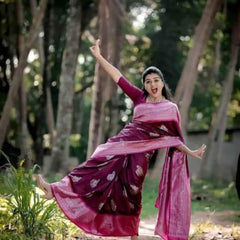 Exquisite Lichi Silk Saree with Stylish Zari Detailing