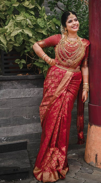 Ethnic Look Lichi Silk Saree with Elegant Zari Craftsmanship