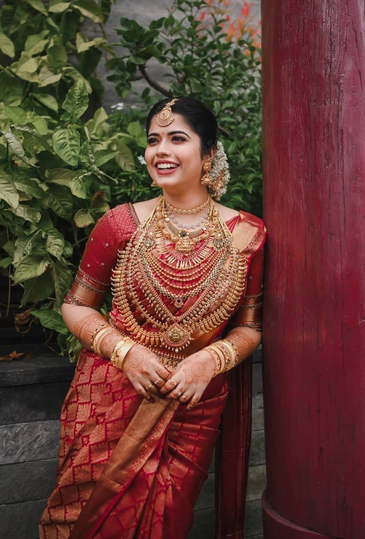 Ethnic Look Lichi Silk Saree with Elegant Zari Craftsmanship