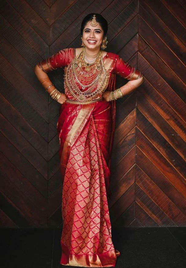 Ethnic Look Lichi Silk Saree with Elegant Zari Craftsmanship