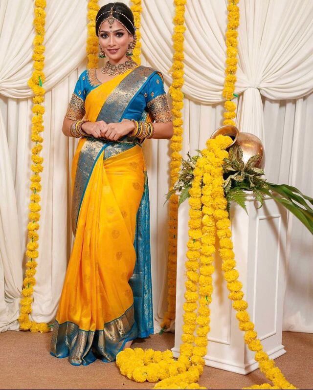 Sophisticated Lichi Silk Saree with Stylish Zari Weaving