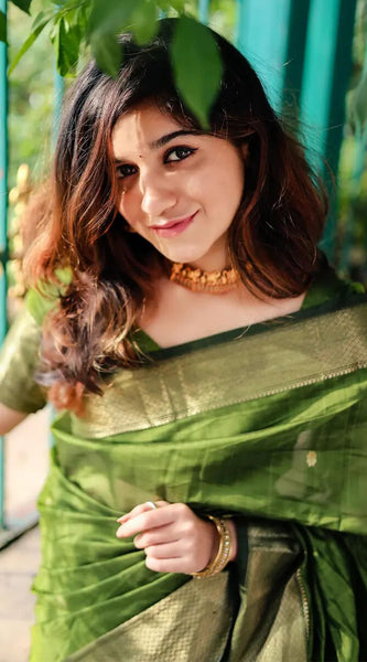 Dazzling Green Cotton Silk Saree With Beautiful Blouse Piece