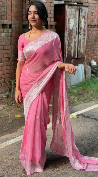 Pulsating Pink Cotton Silk Saree With Pleasurable Blouse Piece