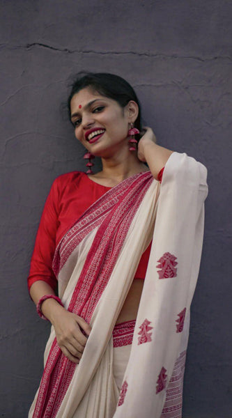 Elegant Off White Cotton Silk Saree With Demanding Blouse Piece