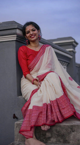 Elegant Off White Cotton Silk Saree With Demanding Blouse Piece