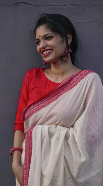 Elegant Off White Cotton Silk Saree With Demanding Blouse Piece