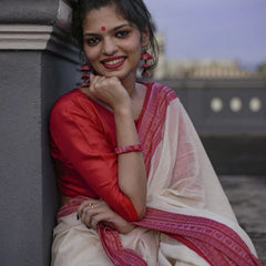 Elegant Off White Cotton Silk Saree With Demanding Blouse Piece