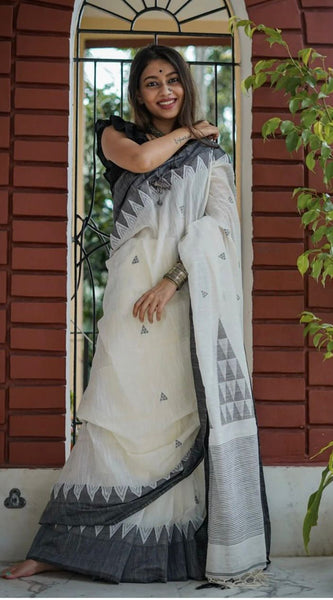 Flaunt Off White Cotton Silk Saree With Blooming Blouse Piece