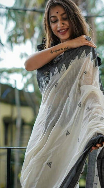 Flaunt Off White Cotton Silk Saree With Blooming Blouse Piece