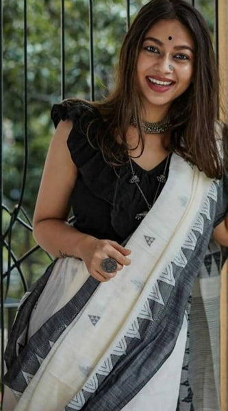 Flaunt Off White Cotton Silk Saree With Blooming Blouse Piece