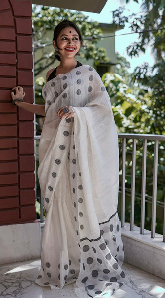 Bucolic Off White Cotton Silk Saree With Evocative Blouse Piece