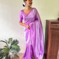 Charming Lavender Kanjivaram Silk Saree With Flattering Blouse Piece