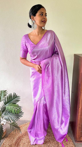 Charming Lavender Kanjivaram Silk Saree With Flattering Blouse Piece