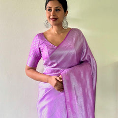 Charming Lavender Kanjivaram Silk Saree With Flattering Blouse Piece