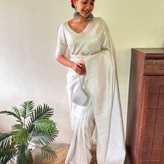 Inspiring Off White Kanjivaram Silk Saree With Arresting Blouse Piece