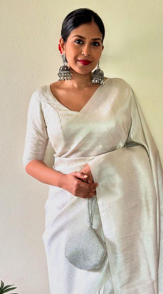 Inspiring Off White Kanjivaram Silk Saree With Arresting Blouse Piece