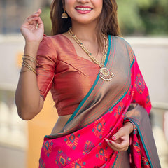 Gratifying Dark Pink Paithani Silk Saree With Smart Blouse Piece