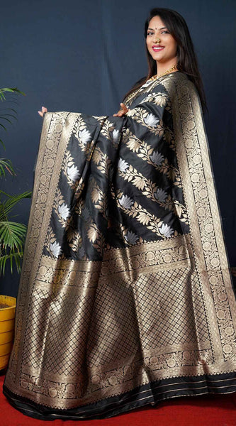 Murmurous Black Kanjivaram Silk With Fairytale Blouse Piece
