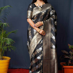 Murmurous Black Kanjivaram Silk With Fairytale Blouse Piece