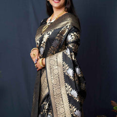 Murmurous Black Kanjivaram Silk With Fairytale Blouse Piece