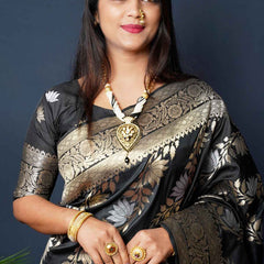 Murmurous Black Kanjivaram Silk With Fairytale Blouse Piece