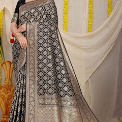 Pleasant Black Kanjivaram Silk With Tempting Blouse Piece