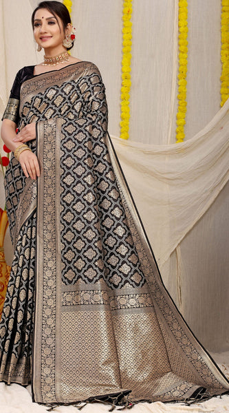 Pleasant Black Kanjivaram Silk With Tempting Blouse Piece