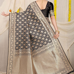 Pleasant Black Kanjivaram Silk With Tempting Blouse Piece