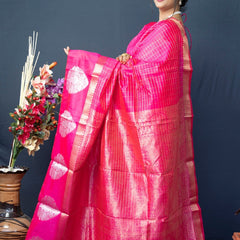Engaging Dark Pink Linen Silk Saree With Super Mesmerising Blouse Piece