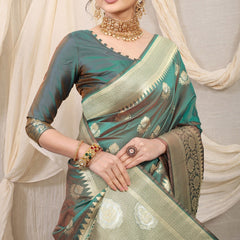Confounding Grey Kanjivaram Silk With Effervescent Blouse Piece