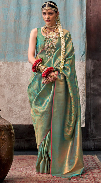 Splendorous Green Kanjivaram Silk Saree With Resplendent Blouse Piece
