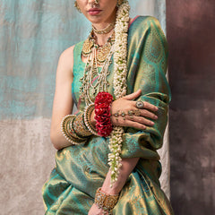 Splendorous Green Kanjivaram Silk Saree With Resplendent Blouse Piece