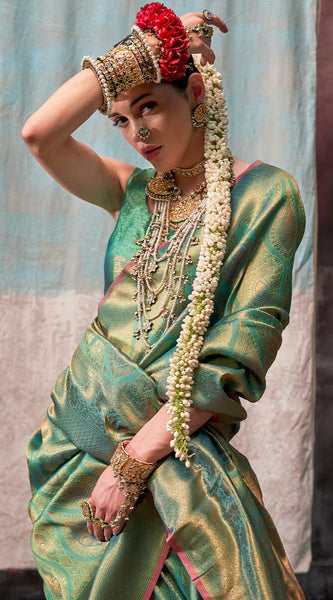 Splendorous Green Kanjivaram Silk Saree With Resplendent Blouse Piece