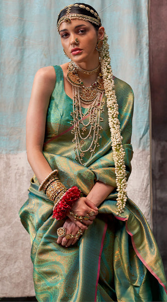 Splendorous Green Kanjivaram Silk Saree With Resplendent Blouse Piece