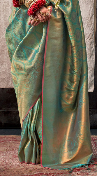 Splendorous Green Kanjivaram Silk Saree With Resplendent Blouse Piece