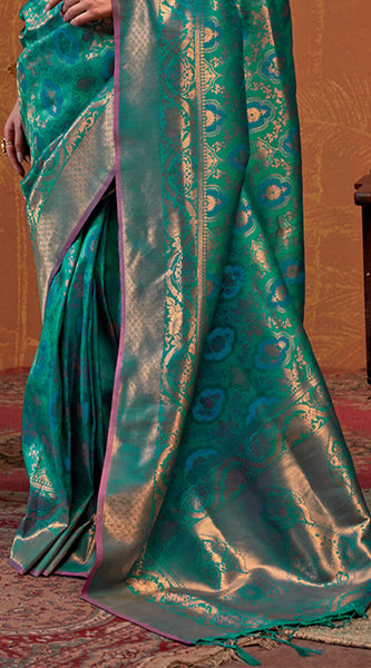 Hypnotic Rama Kanjivaram Silk Saree With Blissful Blouse Piece