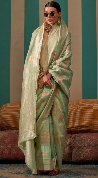 Surpassing Green Cotton Silk Saree With Flattering Blouse Piece