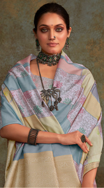 Susurrous Lavender Digital Printed Soft Silk Saree With Confounding Blouse Piece