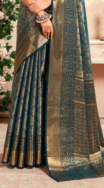 Demure Rama Kanjivaram Silk Saree With Evanescent Blouse Piece