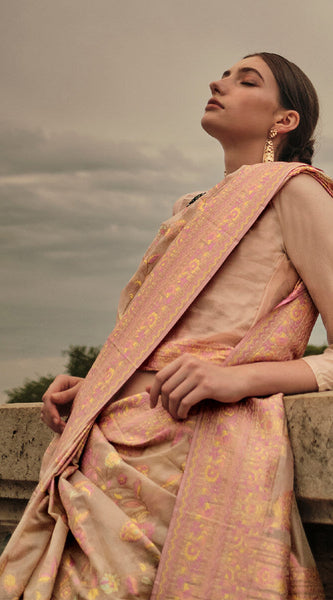Desirable Peach Kashmiri Model Organza Silk Saree With Adoring Blouse Piece