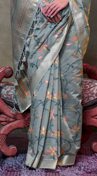 Ineffable Grey Cotton Silk Saree With Inimitable Blouse Piece
